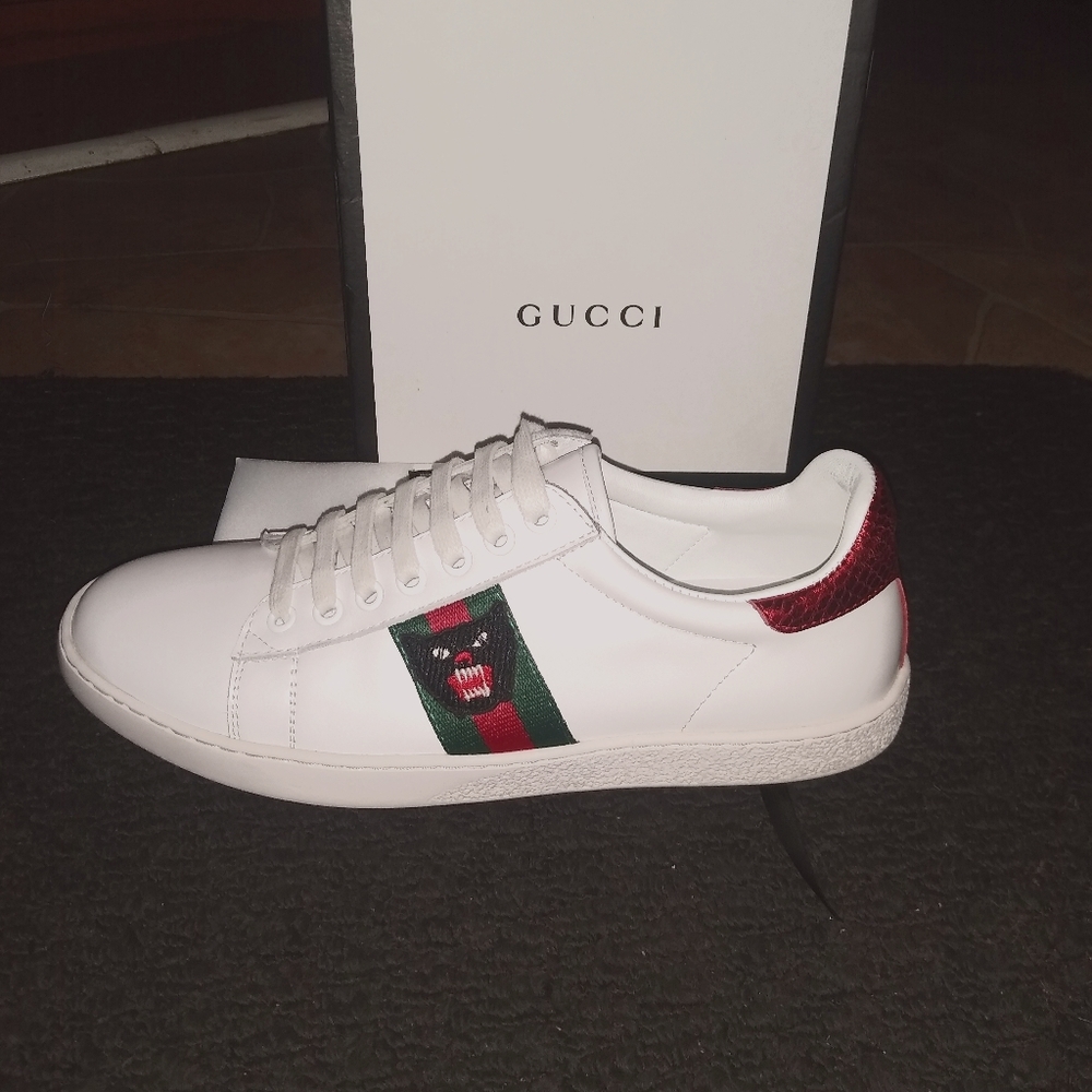 Gucci low top shoes